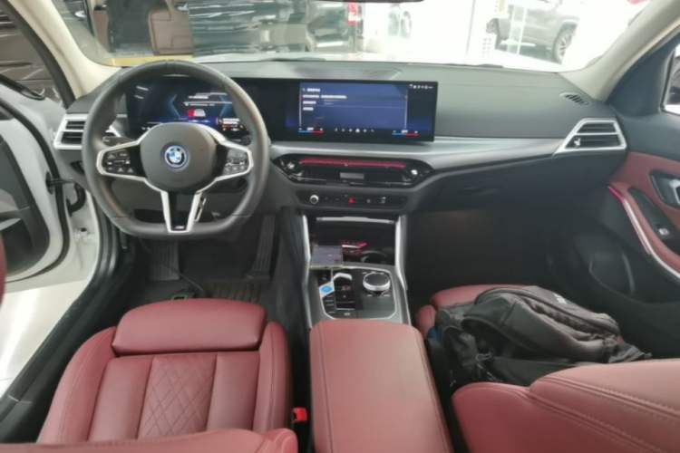 Used BMW i3 2025 eDrive 40 L Midnight Edition Center Console