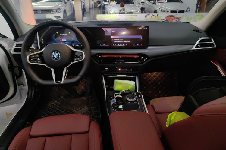 Used BMW i3 2025 eDrive 35 L Center Console