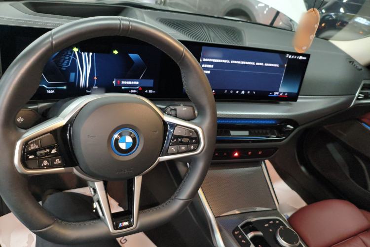 Used BMW i3 2025 eDrive 40 L Midnight Sports Package Center Console