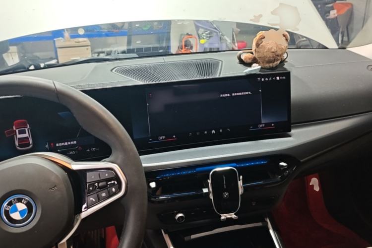 Used BMW i3 2025 eDrive 35 L Center Console