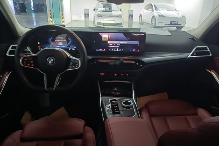 Used BMW i3 2025 eDrive 40 L Midnight Edition Center Console