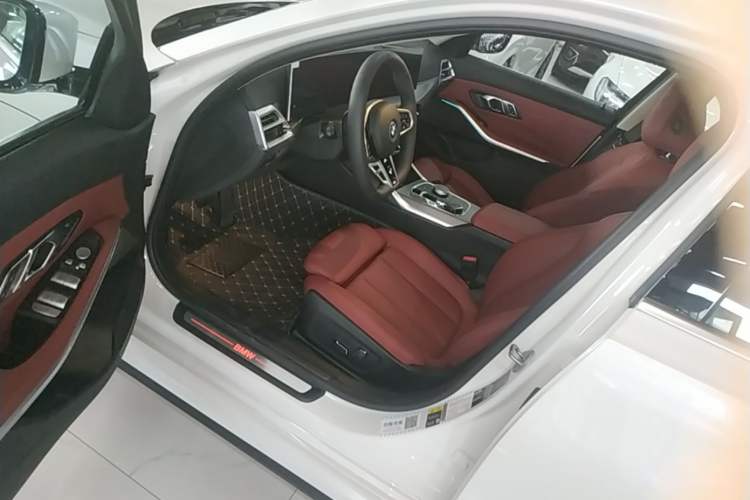 Used BMW i3 2025 eDrive 35 L Driver Seat