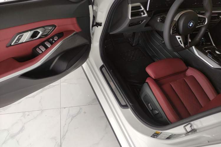 Used BMW i3 2025 eDrive 35 L Driver Seat