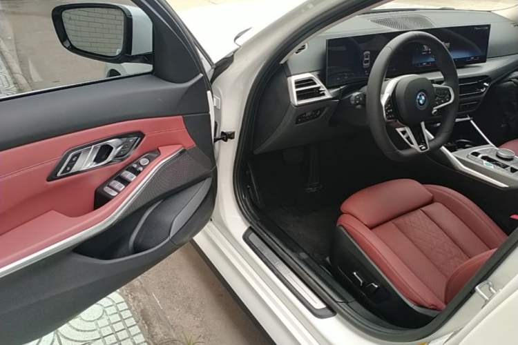 Used BMW i3 2025 eDrive 35 L Driver Seat