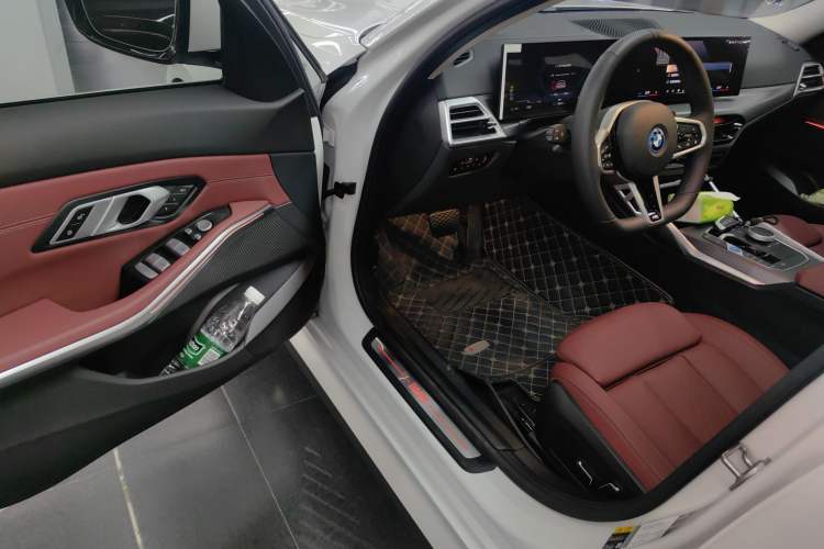 Used BMW i3 2025 eDrive 35 L Driver Seat