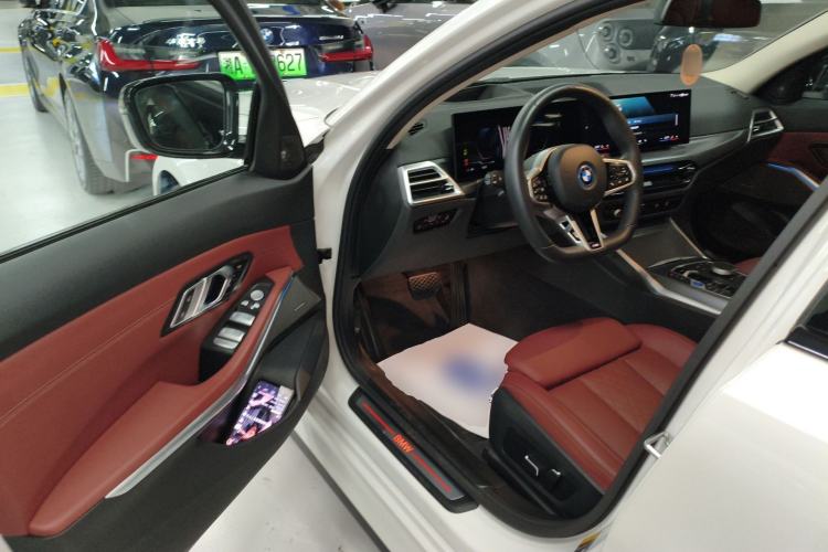 Used BMW i3 2025 eDrive 40 L Midnight Sports Package Driver Seat