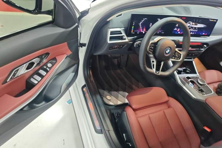 Used BMW i3 2025 eDrive 35 L Driver Seat