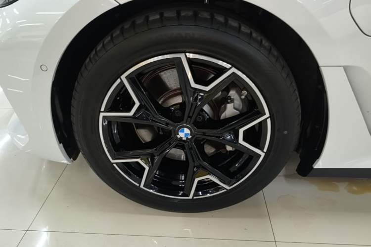 Used BMW i3 2025 eDrive 40 L Midnight Edition Exterior 4