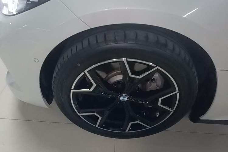 Used BMW i3 2025 eDrive 40 L Midnight Edition Exterior 4