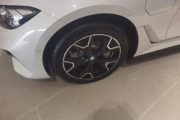 Used BMW i3 2025 eDrive 40 L Midnight Edition Exterior 4