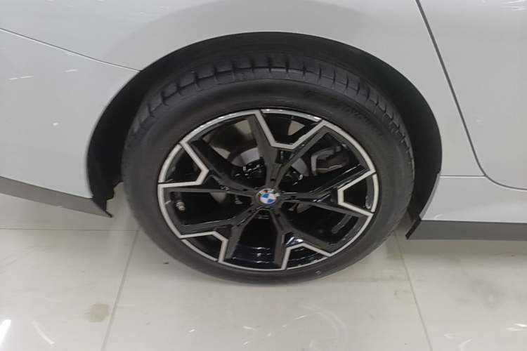 Used BMW i3 2025 eDrive 40 L Midnight Edition Exterior 5