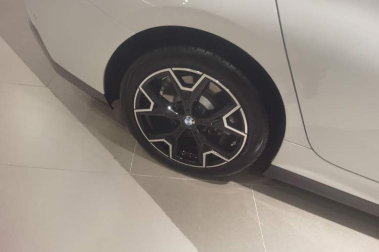 Used BMW i3 2025 eDrive 40 L Midnight Edition Exterior 5