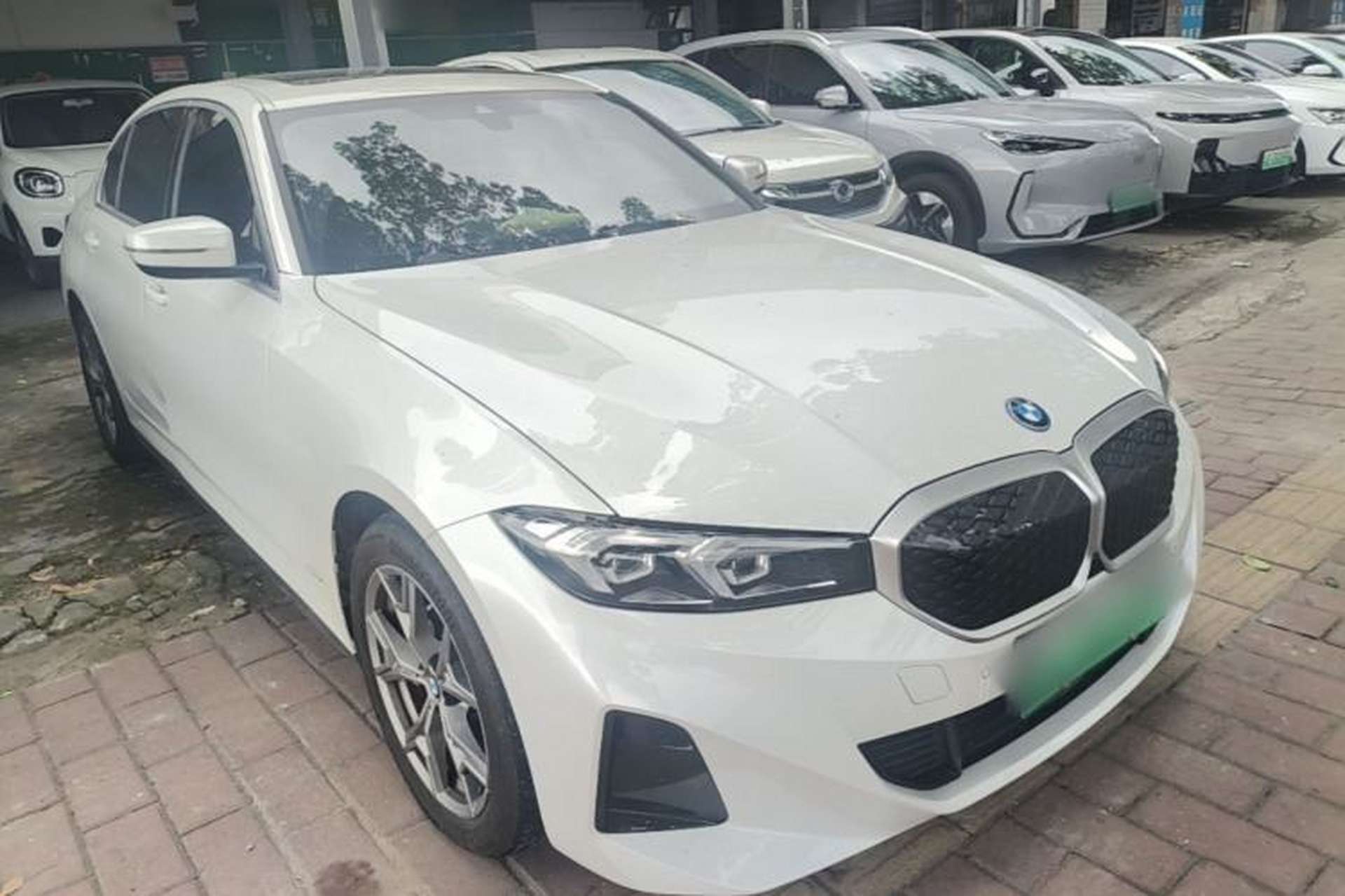 Used BMW i3 2025 eDrive 35 L Front Right 45 Deg