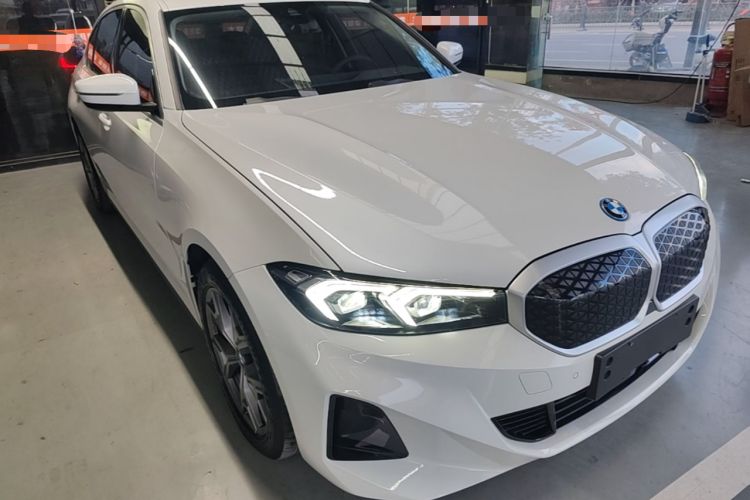 Used BMW i3 2025 eDrive 35 L Front Right 45 Deg