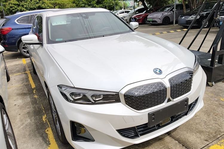 Used BMW i3 2025 eDrive 35 L Front Right 45 Deg