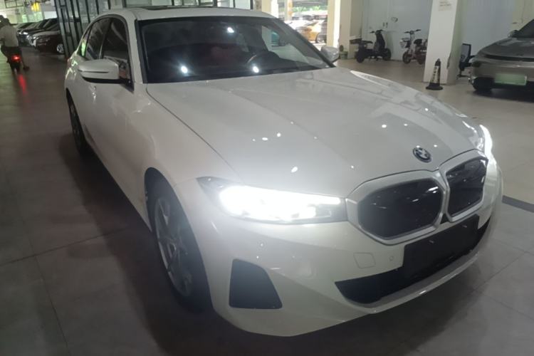 Used BMW i3 2025 eDrive 35 L Front Right 45 Deg