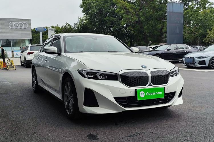 Used BMW i3 2025 eDrive 35 L Front Right 45 Deg