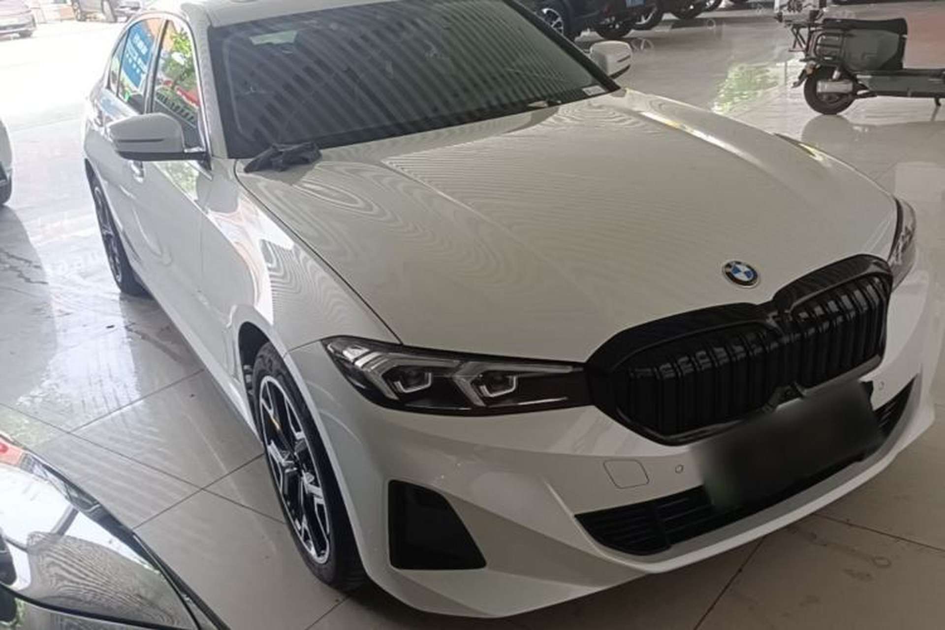 Used BMW i3 2025 eDrive 35 L Front Right 45 Deg