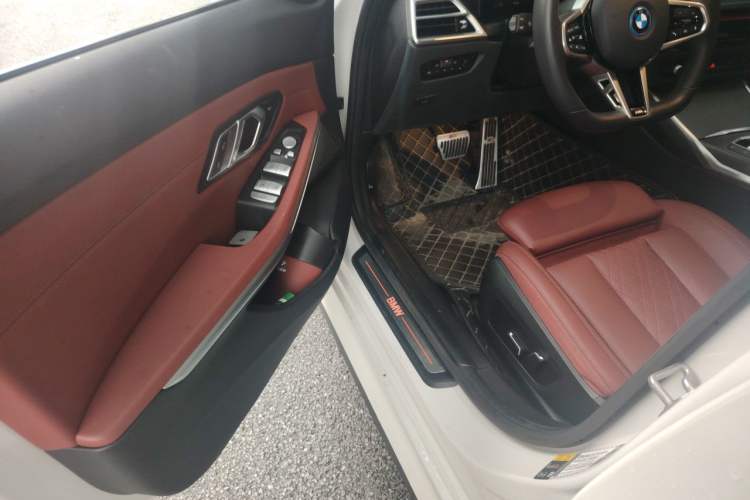 Used BMW i3 2025 eDrive 35 L Interior 3