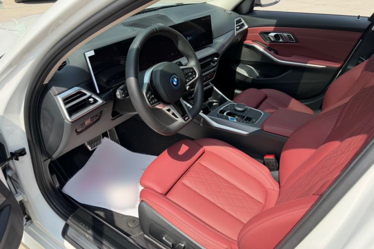 Used BMW i3 2025 eDrive 35 L Interior 4