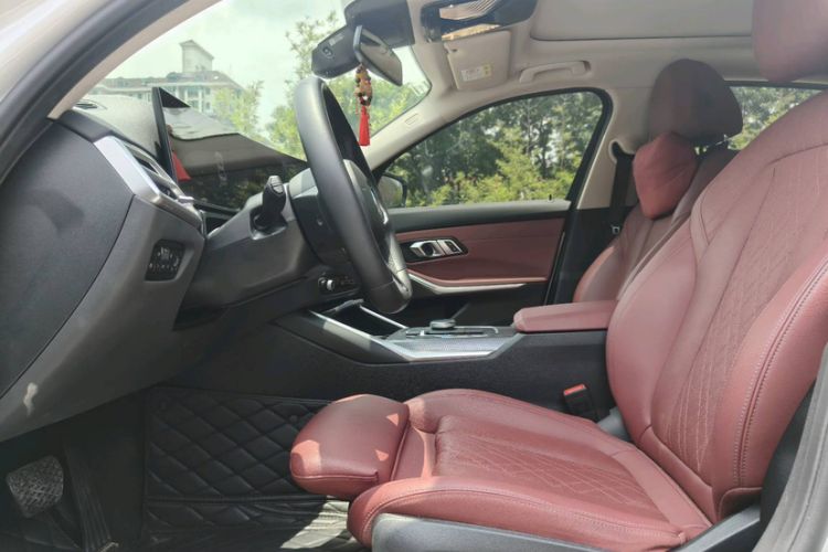 Used BMW i3 2025 eDrive 40 L Midnight Edition Left Front Seat
