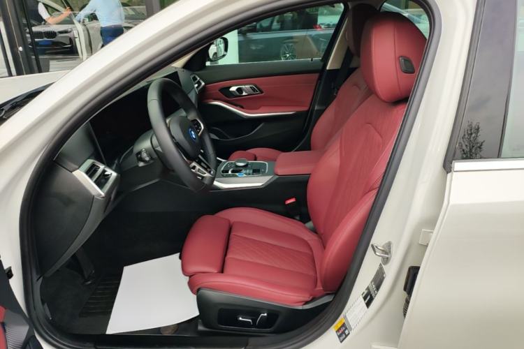Used BMW i3 2025 eDrive 35 L Left Front Seat
