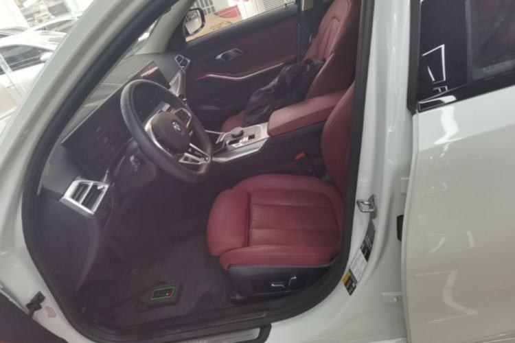 Used BMW i3 2025 eDrive 40 L Midnight Edition Left Front Seat