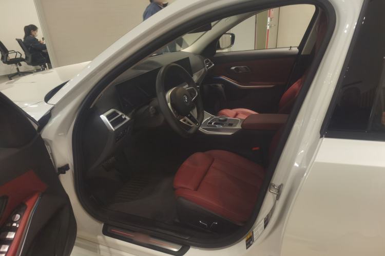 Used BMW i3 2025 eDrive 40 L Midnight Edition Left Front Seat