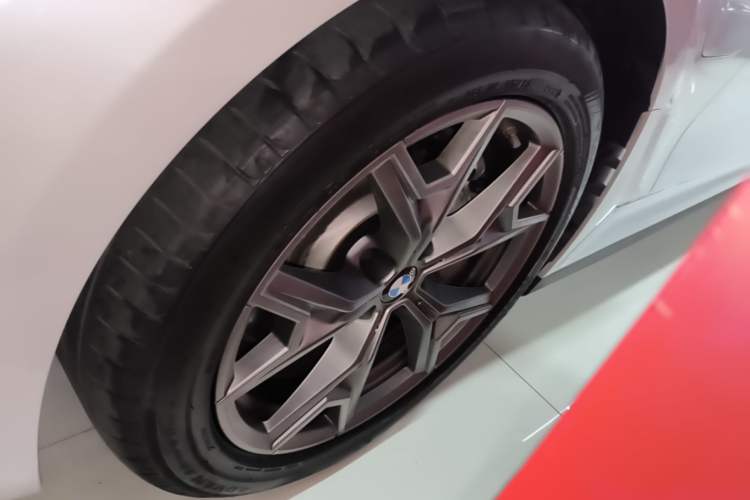 Used BMW i3 2025 eDrive 35 L Left Front Wheel Hub