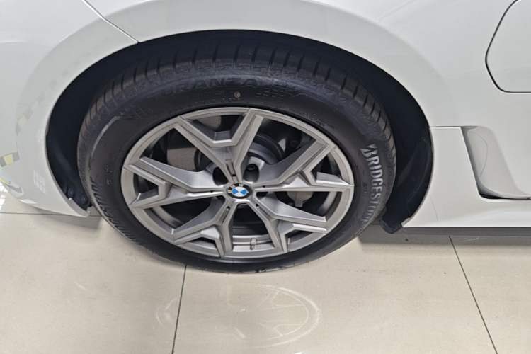 Used BMW i3 2025 eDrive 35 L Left Front Wheel Hub