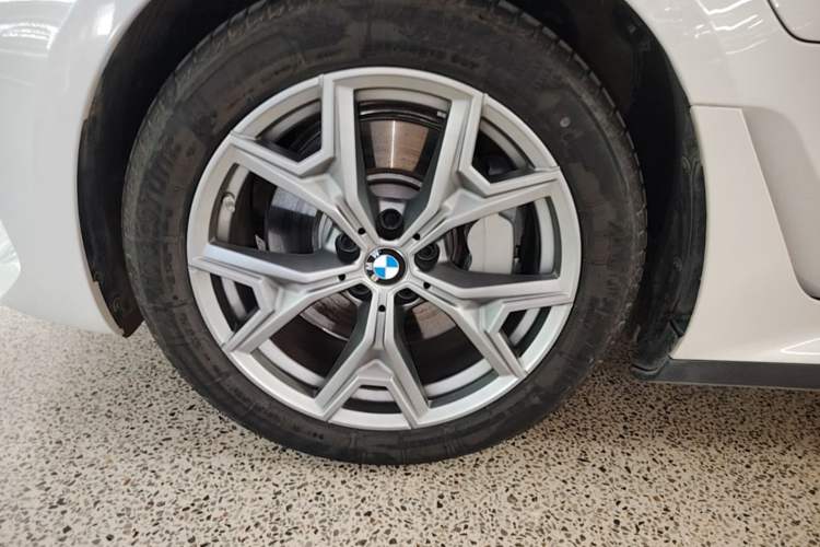 Used BMW i3 2025 eDrive 35 L Left Front Wheel Hub