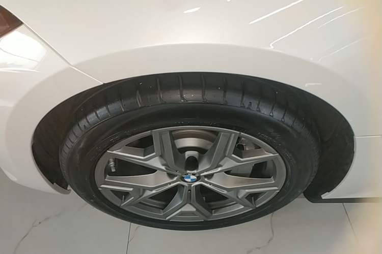 Used BMW i3 2025 eDrive 35 L Left Front Wheel Hub