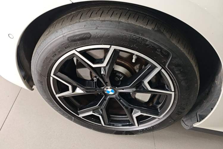 Used BMW i3 2025 eDrive 40 L Midnight Edition Left Front Wheel Hub