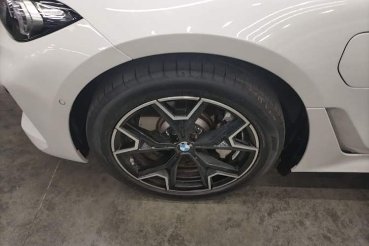 Used BMW i3 2025 eDrive 40 L Midnight Edition Left Front Wheel Hub