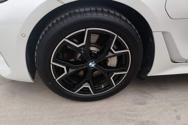 Used BMW i3 2025 eDrive 40 L Midnight Edition Left Front Wheel Hub