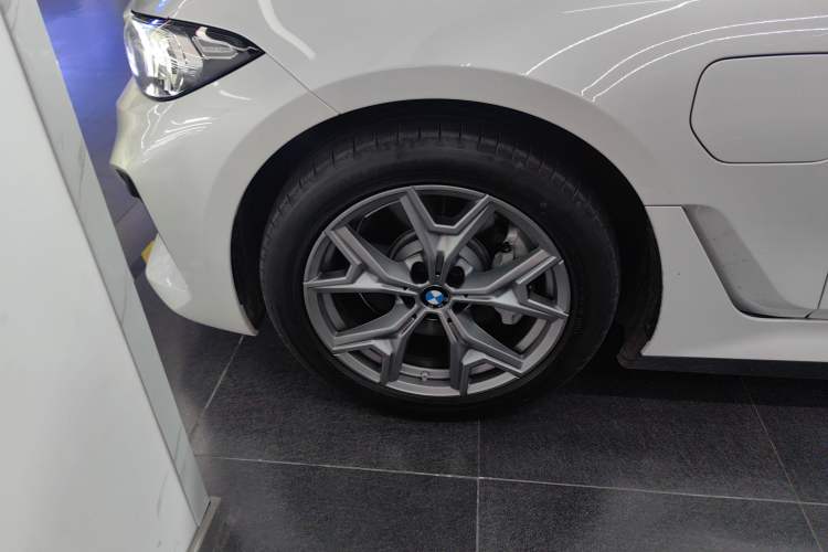 Used BMW i3 2025 eDrive 35 L Left Front Wheel Hub