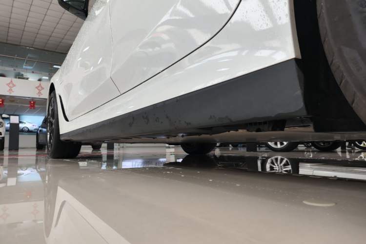 Used BMW i3 2025 eDrive 40 L Midnight Edition Left Side Sill