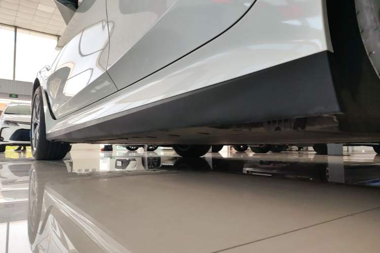 Used BMW i3 2025 eDrive 35 L Left Side Sill