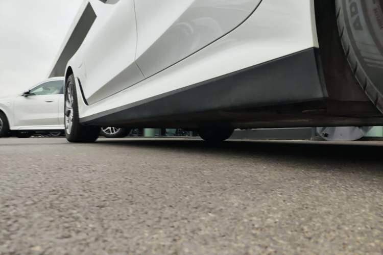 Used BMW i3 2025 eDrive 35 L Left Side Sill