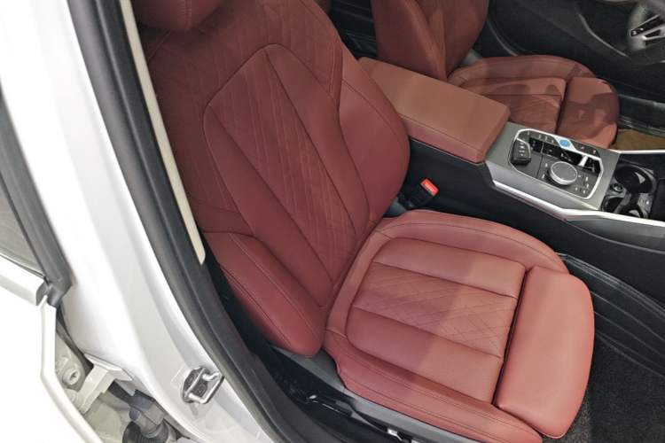 Used BMW i3 2025 eDrive 35 L Right Front Seat