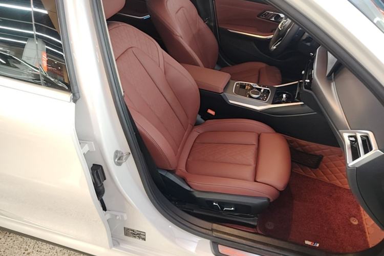 Used BMW i3 2025 eDrive 35 L Right Front Seat
