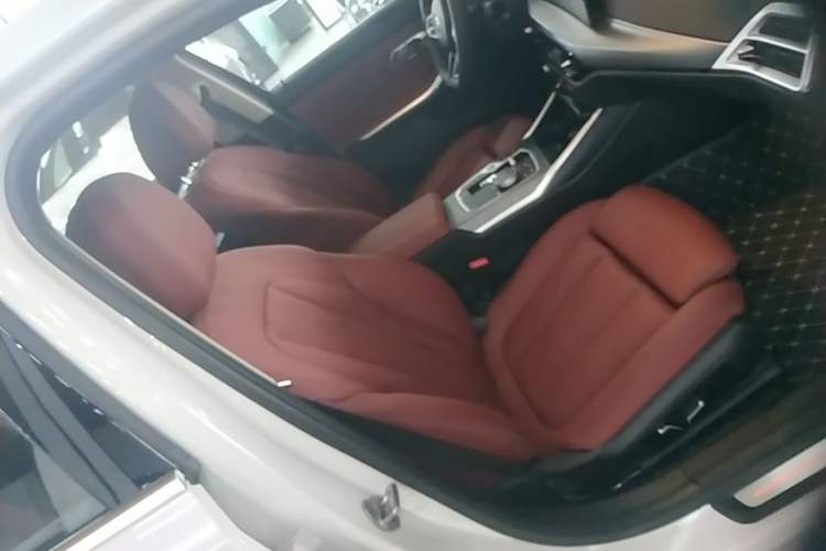 Used BMW i3 2025 eDrive 35 L Right Front Seat