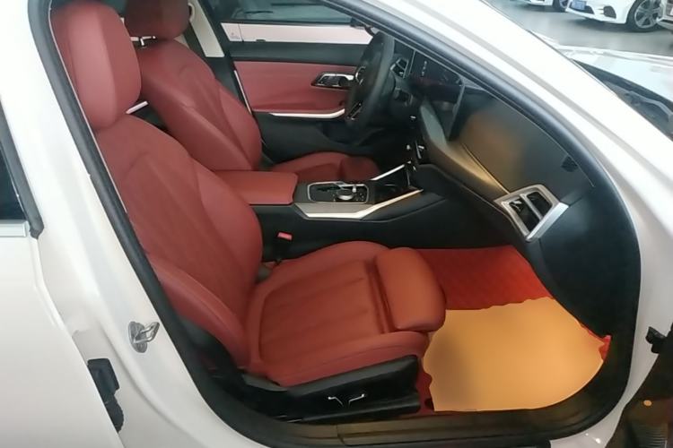 Used BMW i3 2025 eDrive 35 L Right Front Seat