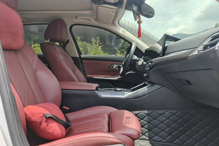 Used BMW i3 2025 eDrive 40 L Midnight Edition Right Front Seat