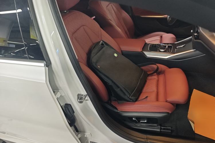 Used BMW i3 2025 eDrive 35 L Right Front Seat