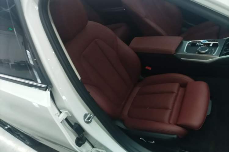 Used BMW i3 2025 eDrive 40 L Midnight Edition Right Front Seat