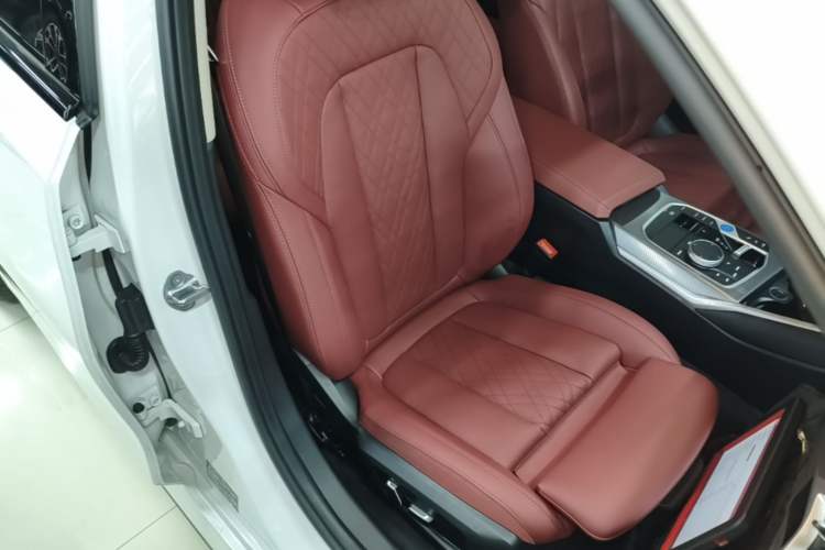 Used BMW i3 2025 eDrive 40 L Midnight Edition Right Front Seat