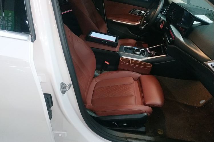 Used BMW i3 2025 eDrive 35 L Right Front Seat