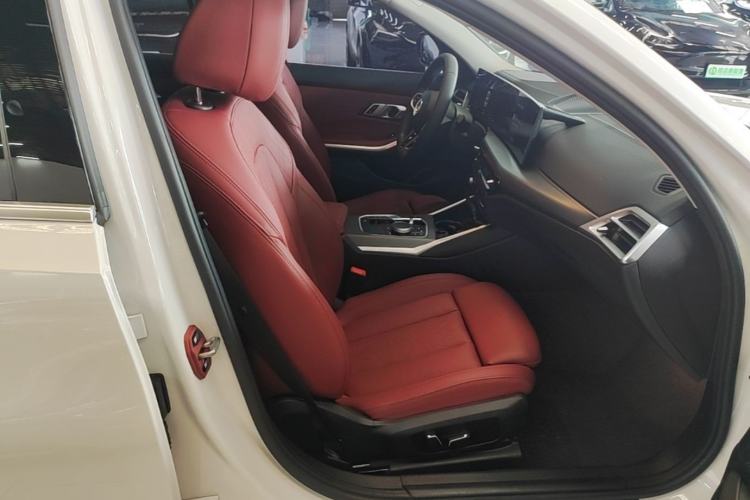 Used BMW i3 2025 eDrive 35 L Right Front Seat