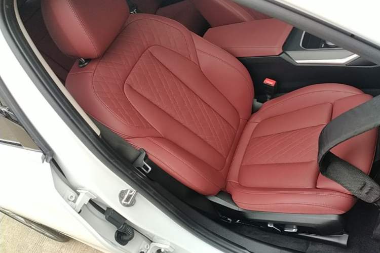 Used BMW i3 2025 eDrive 35 L Right Front Seat
